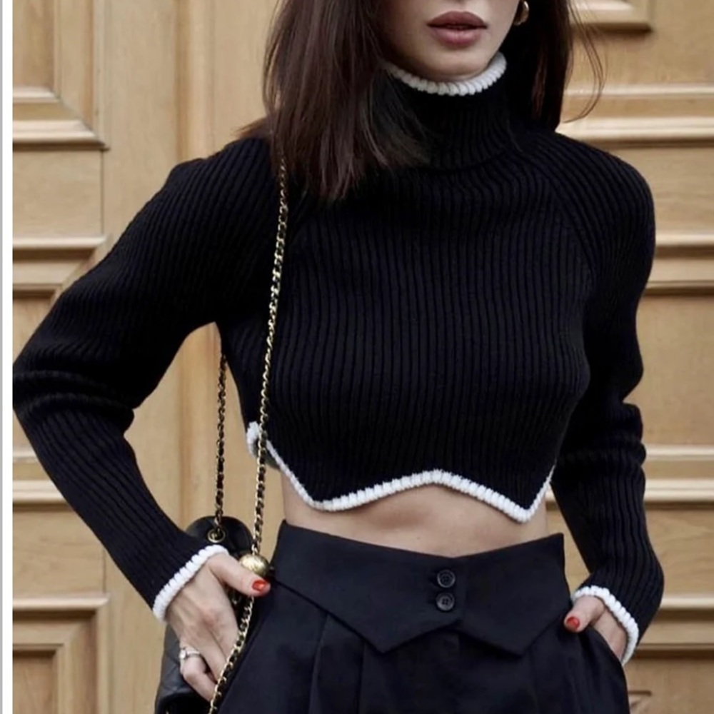Mockneck Contrast Trim Cropped Sweater